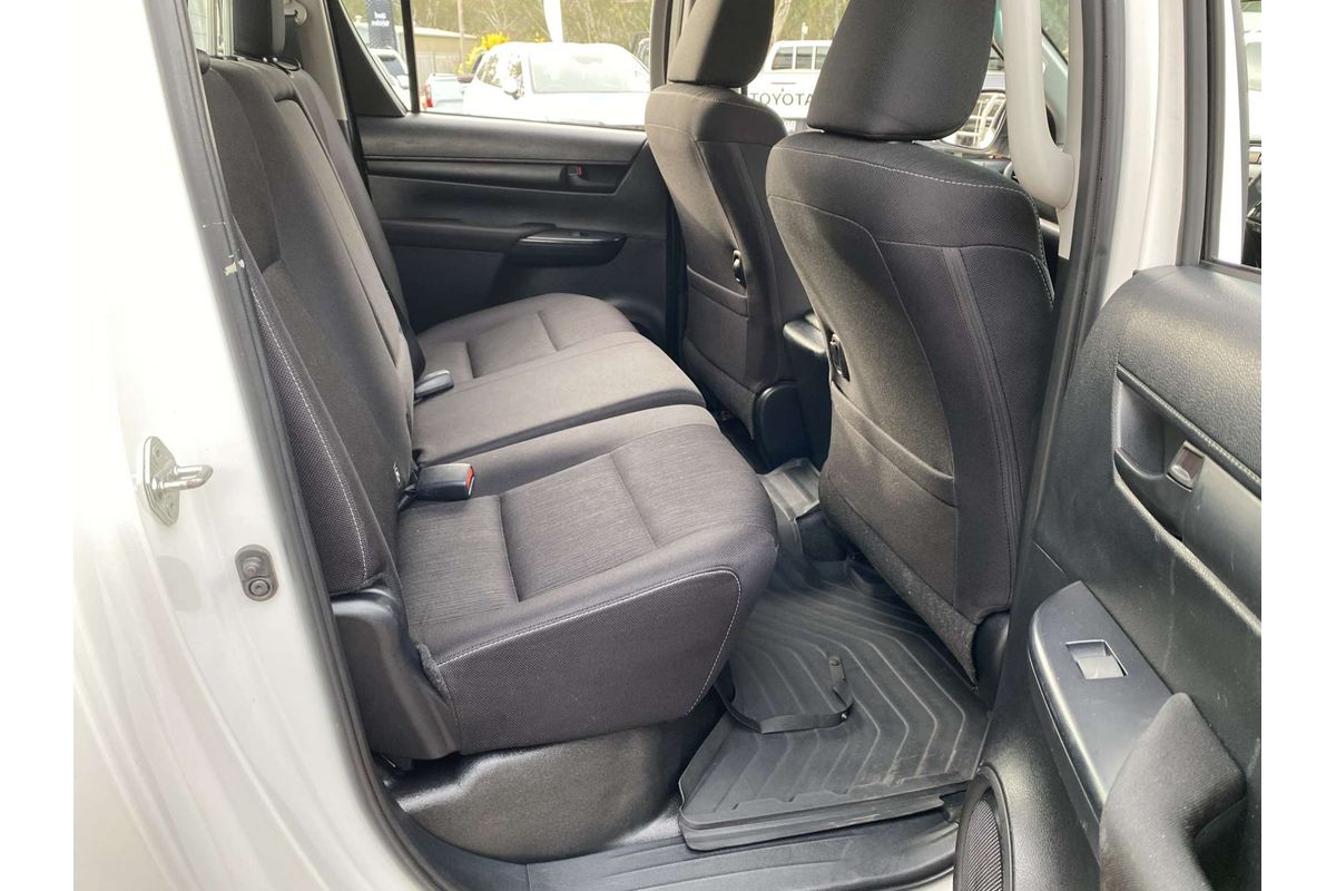 2024 Toyota Hilux SR GUN126R 4X4 image 11