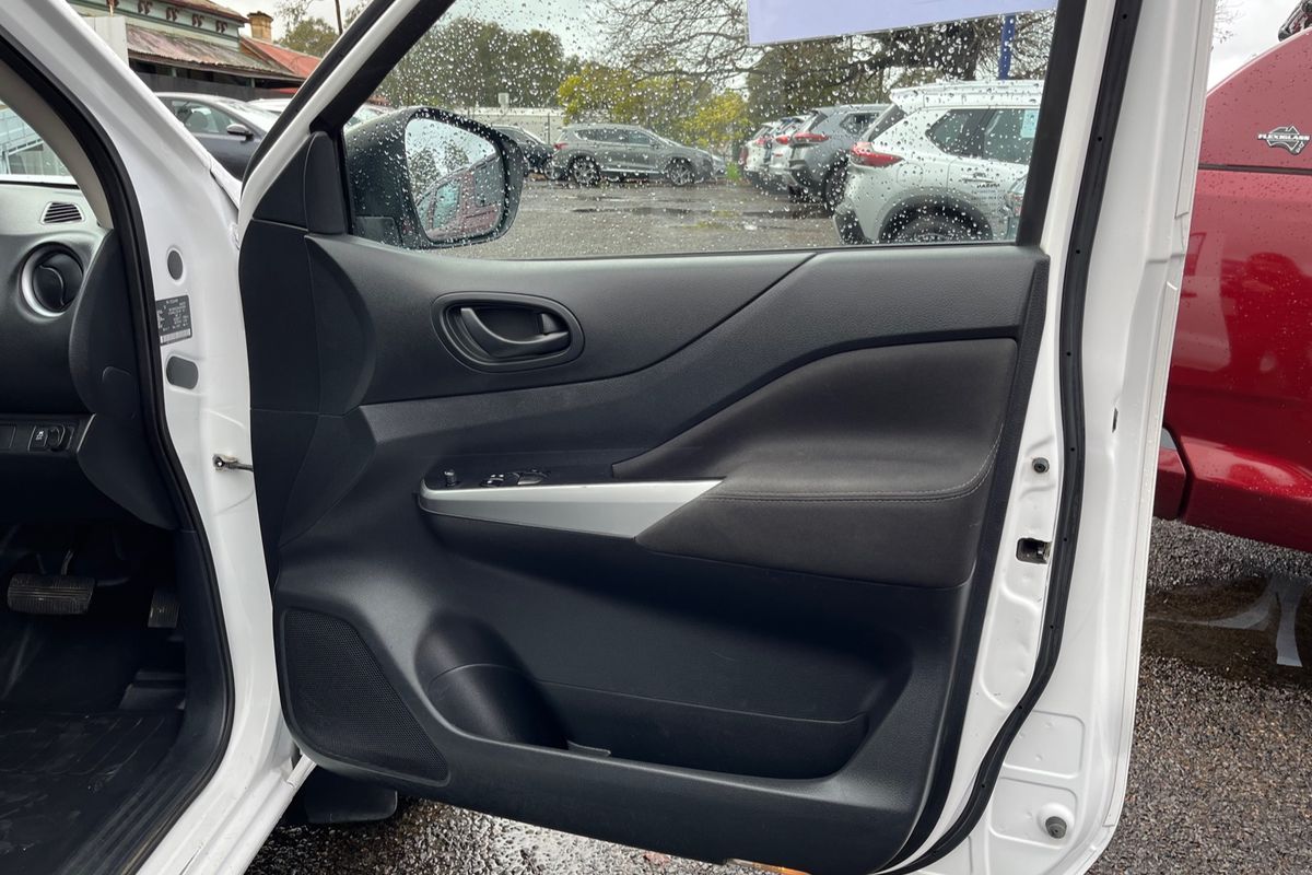 2021 Nissan Navara SL D23 Rear Wheel Drive