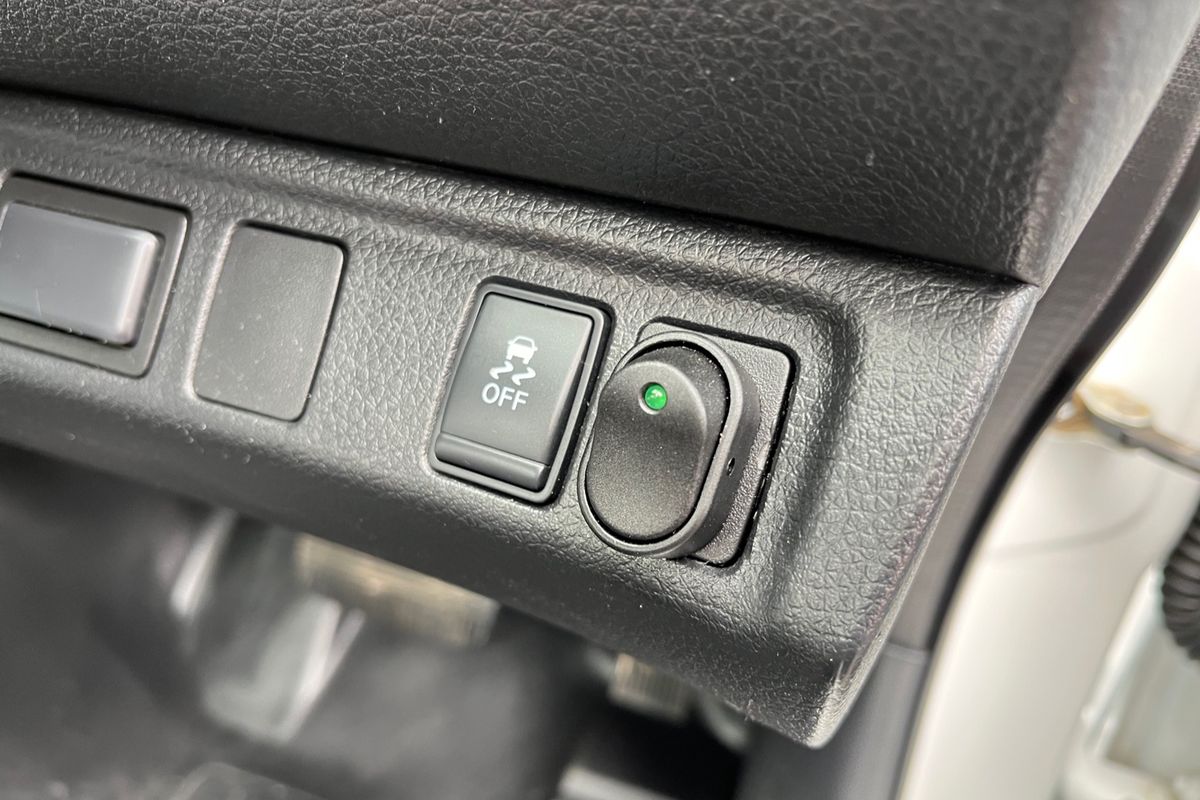 2021 Nissan Navara SL D23 Rear Wheel Drive