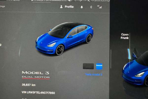 2022 Tesla Model 3 Performance thumb-14