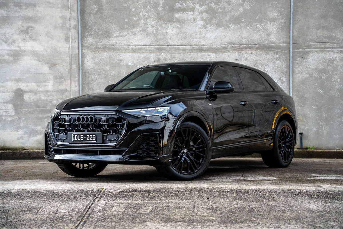 2025 Audi Q8 50 TDI S line F1