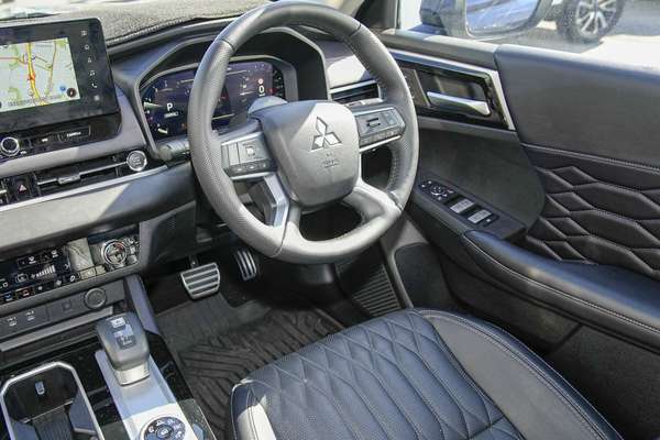 2025 Mitsubishi Outlander Exceed ZM thumb-16