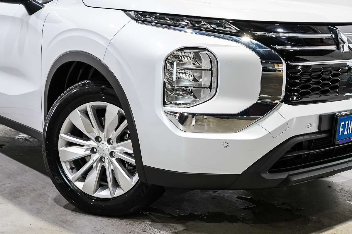 2025 Mitsubishi Outlander ES ZM