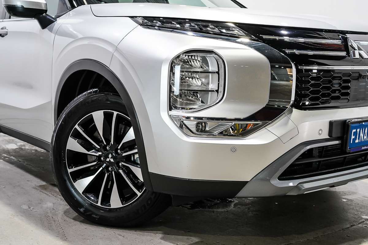 2025 Mitsubishi Outlander LS ZM