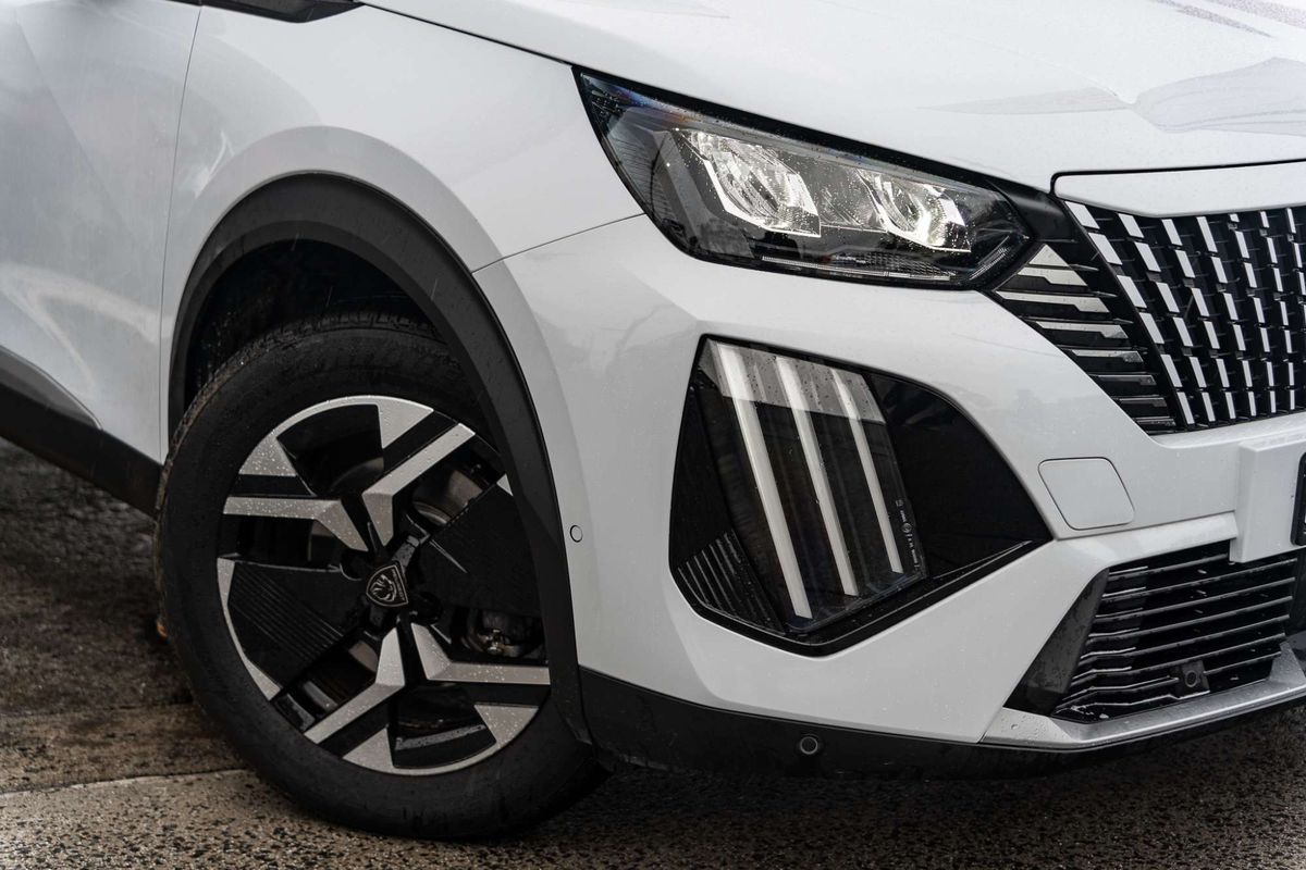 2025 Peugeot 2008 Allure Hybrid P24