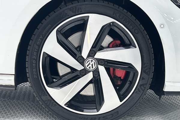 2019 Volkswagen Golf GTI 7.5 thumb-9