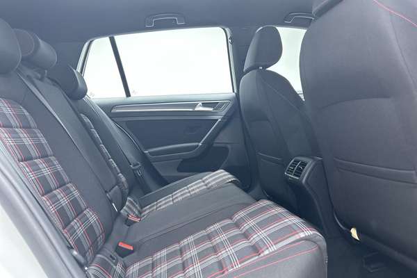 2019 Volkswagen Golf GTI 7.5 thumb-11