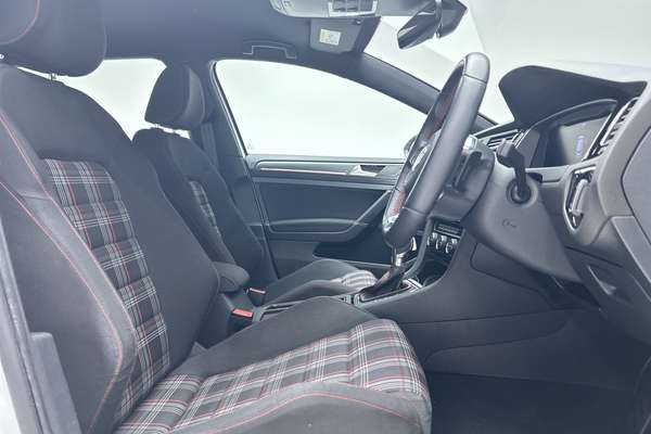 2019 Volkswagen Golf GTI 7.5 thumb-12