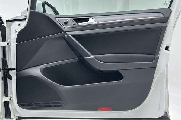 2019 Volkswagen Golf GTI 7.5 thumb-18