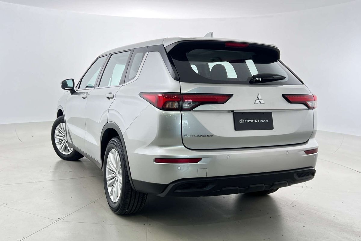 2023 Mitsubishi Outlander ES ZM