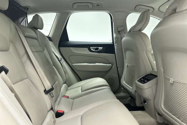2020 Volvo XC60 T5 Inscription thumb-11