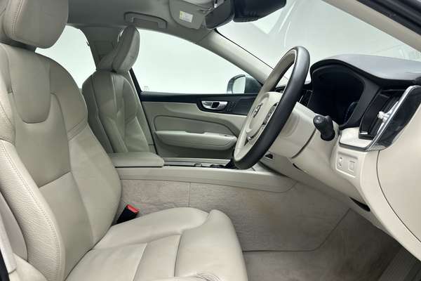 2020 Volvo XC60 T5 Inscription thumb-12