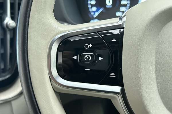 2020 Volvo XC60 T5 Inscription thumb-14