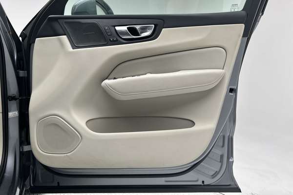 2020 Volvo XC60 T5 Inscription thumb-18