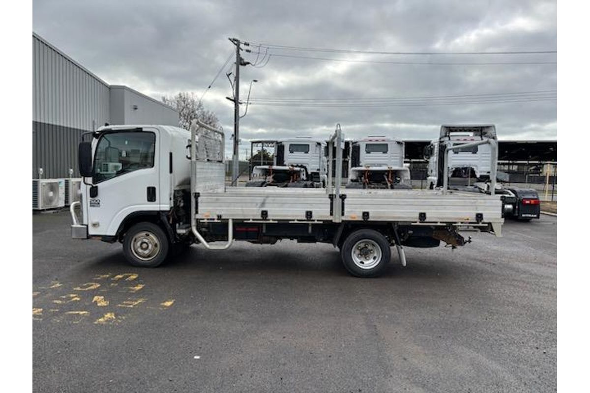 2011 Isuzu N Series NPR 200/275