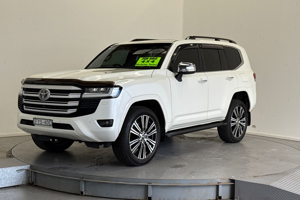 2023 Toyota Landcruiser Sahara FJA300R