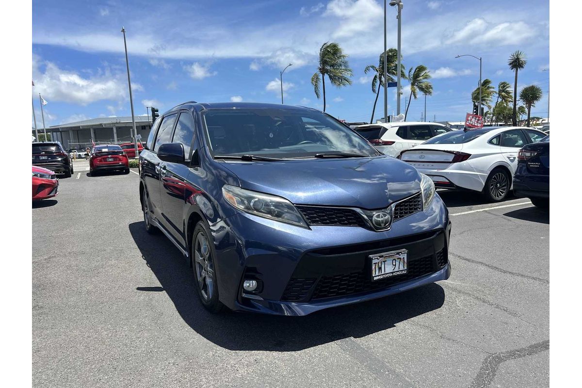 2019 Toyota SIENNA SE