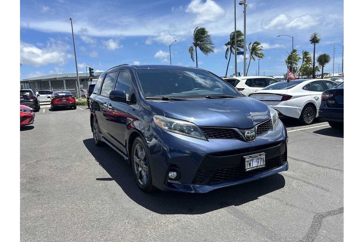 2019 Toyota SIENNA SE