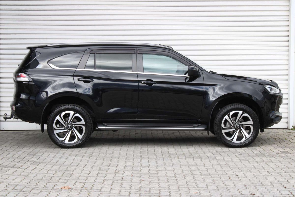 2022 Isuzu MU-X LS-T