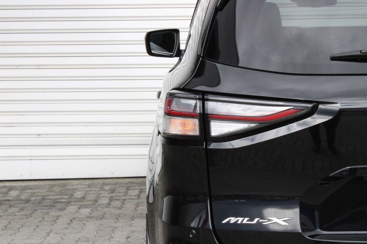 2022 Isuzu MU-X LS-T