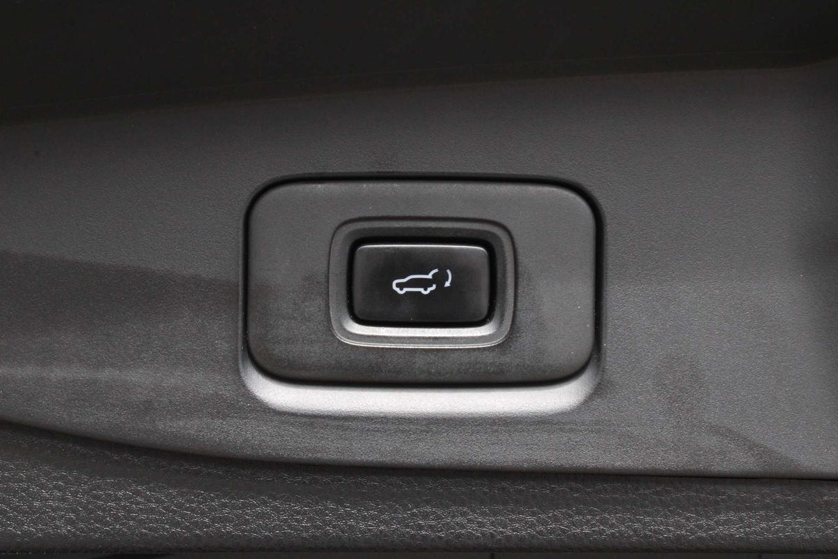 2022 Isuzu MU-X LS-T