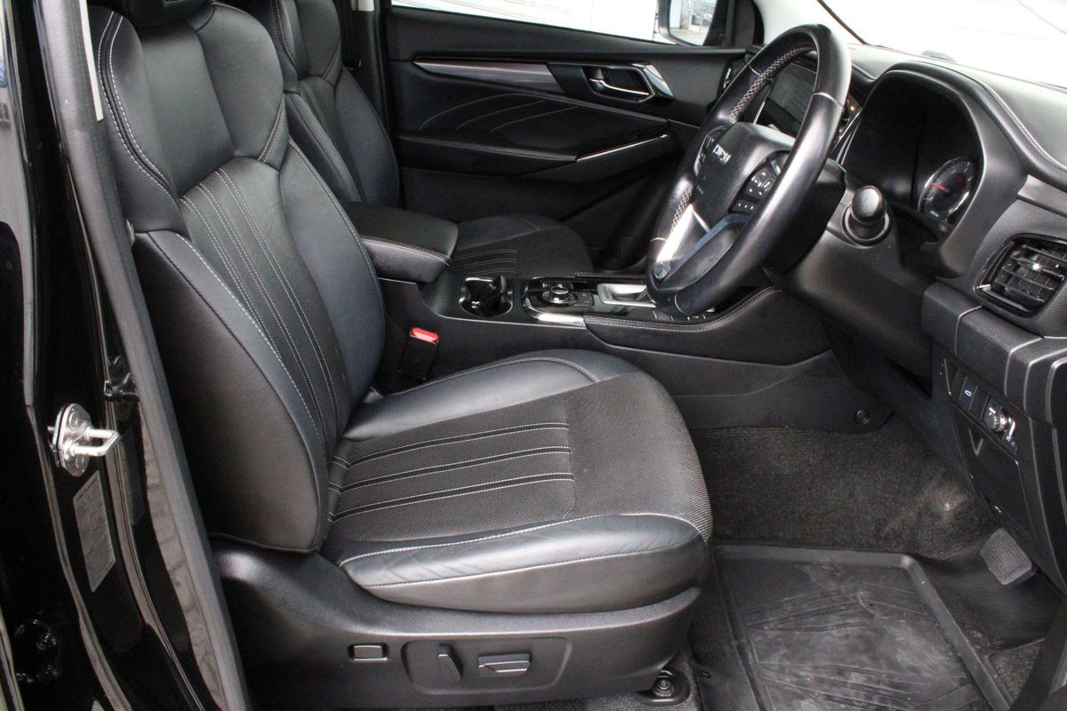 2022 Isuzu MU-X LS-T