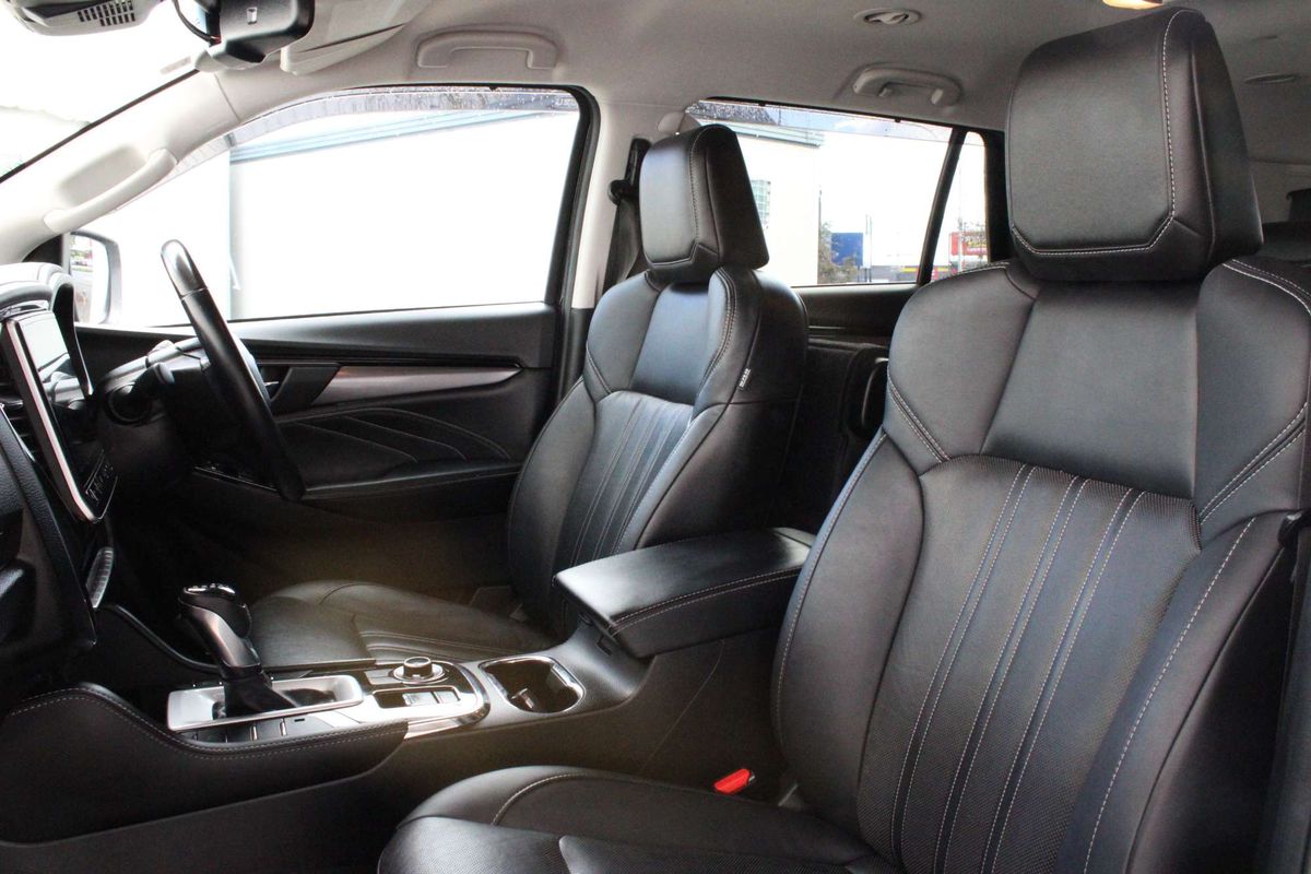 2022 Isuzu MU-X LS-T