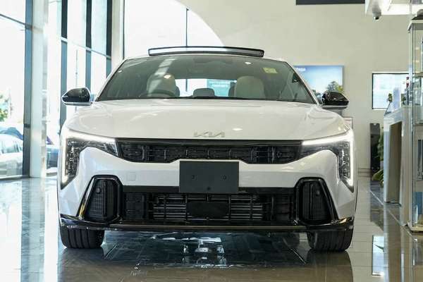 2025 Kia K4 GT-Line CL4m thumb-2