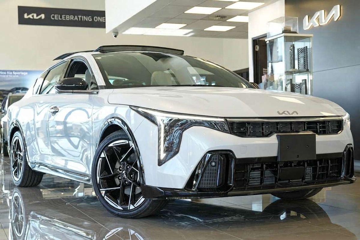 2025 Kia K4 GT-Line CL4m