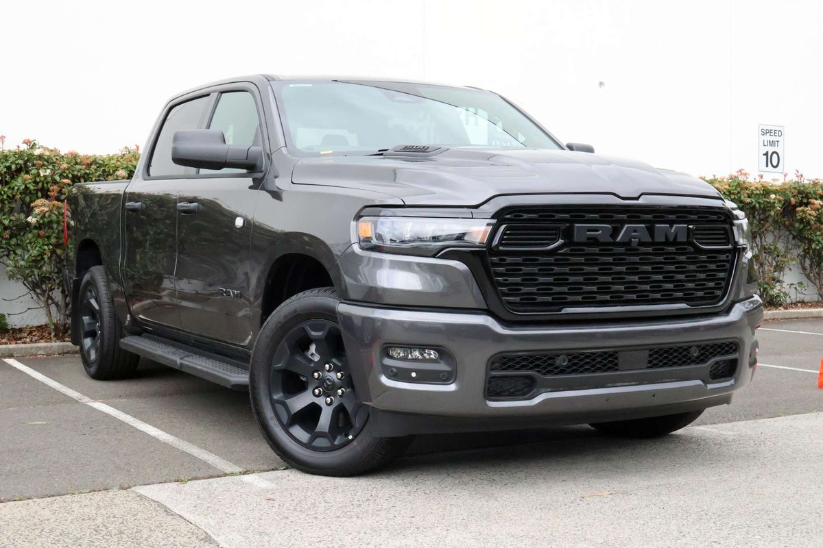 2026 RAM 1500 Express Black Edition Hurricane SO DT 4X4 SWB