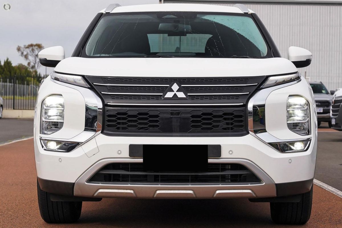 2023 Mitsubishi Outlander LS ZM