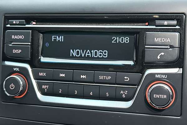 2020 Nissan Navara RX D23 Series 4 4X4 thumb-12