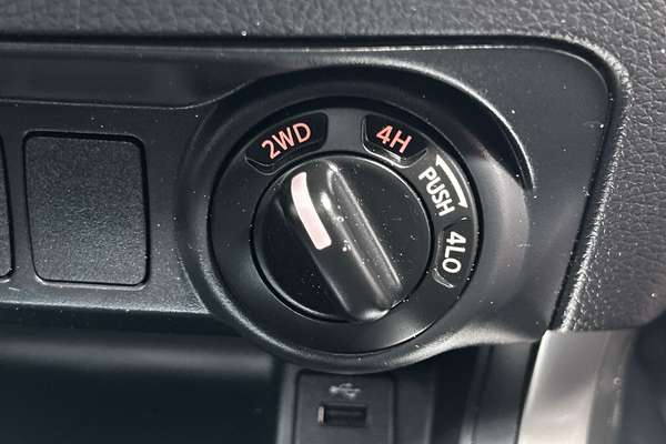 2020 Nissan Navara RX D23 Series 4 4X4 thumb-13