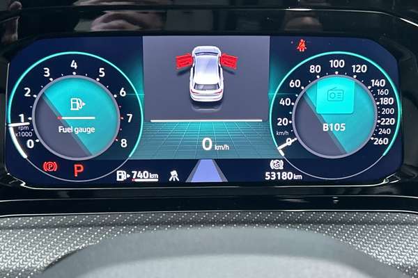 2022 Volkswagen Golf 110TSI R-Line 8 thumb-13