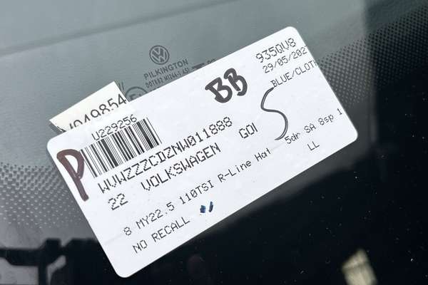 2022 Volkswagen Golf 110TSI R-Line 8 thumb-23