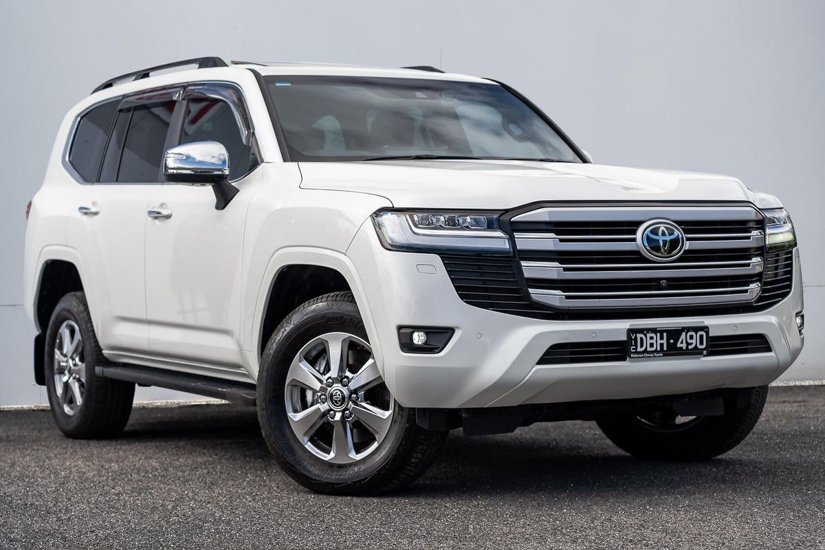 2024 Toyota Landcruiser Sahara FJA300R