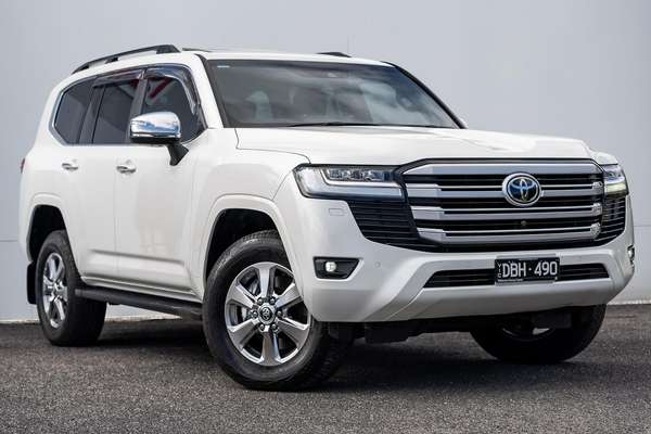 2024 Toyota Landcruiser Sahara FJA300R