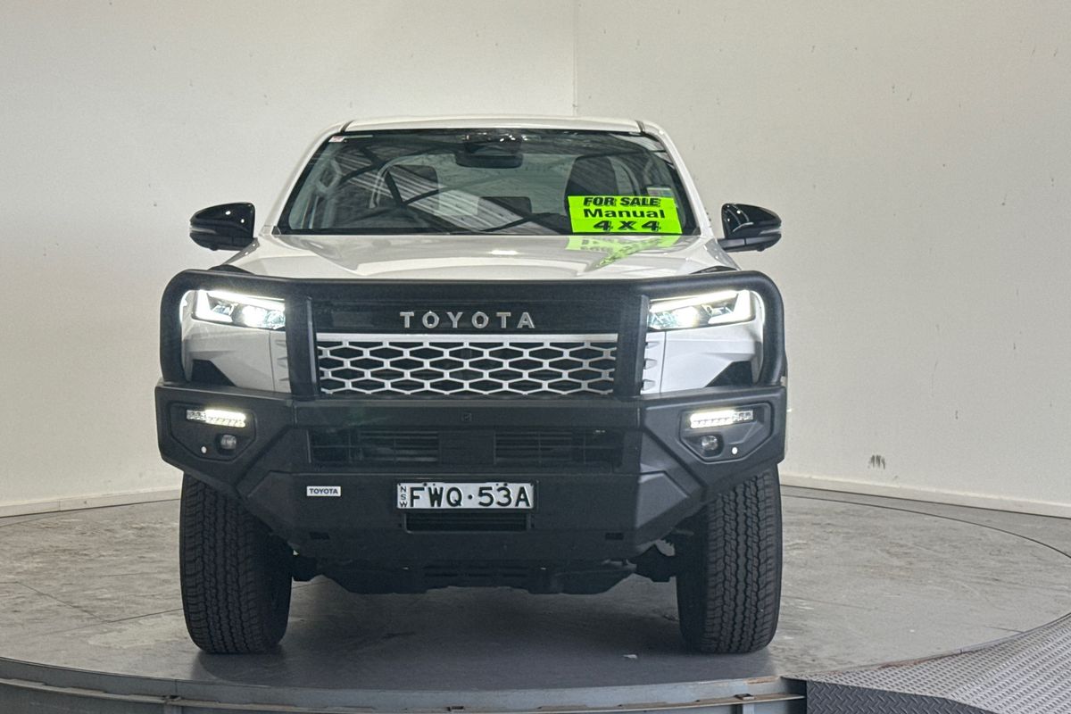 2025 Toyota Hilux SR5 GUN226R