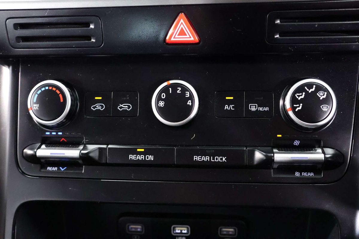 2023 Kia Carnival S KA4