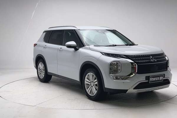 2024 Mitsubishi Outlander LS ZM thumb-1