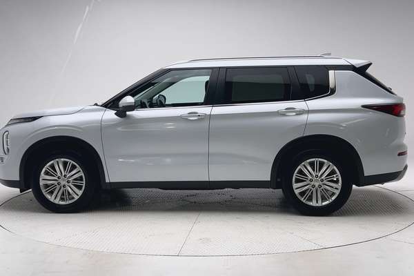 2024 Mitsubishi Outlander LS ZM thumb-4