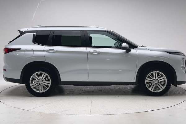 2024 Mitsubishi Outlander LS ZM thumb-8