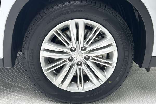 2024 Mitsubishi Outlander LS ZM thumb-9