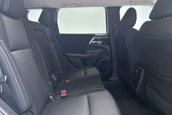 2024 Mitsubishi Outlander LS ZM thumb-11
