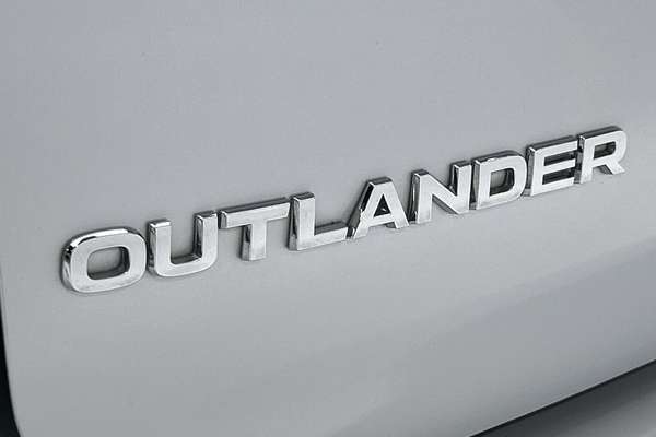 2024 Mitsubishi Outlander LS ZM thumb-21