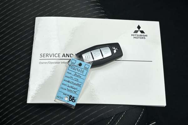 2024 Mitsubishi Outlander LS ZM thumb-22