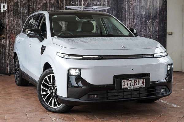 2026 Leapmotor B10 Style Hybrid EV A12