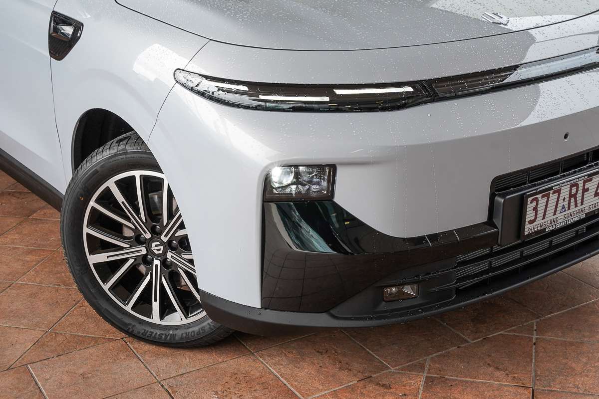 2026 Leapmotor B10 Style Hybrid EV A12