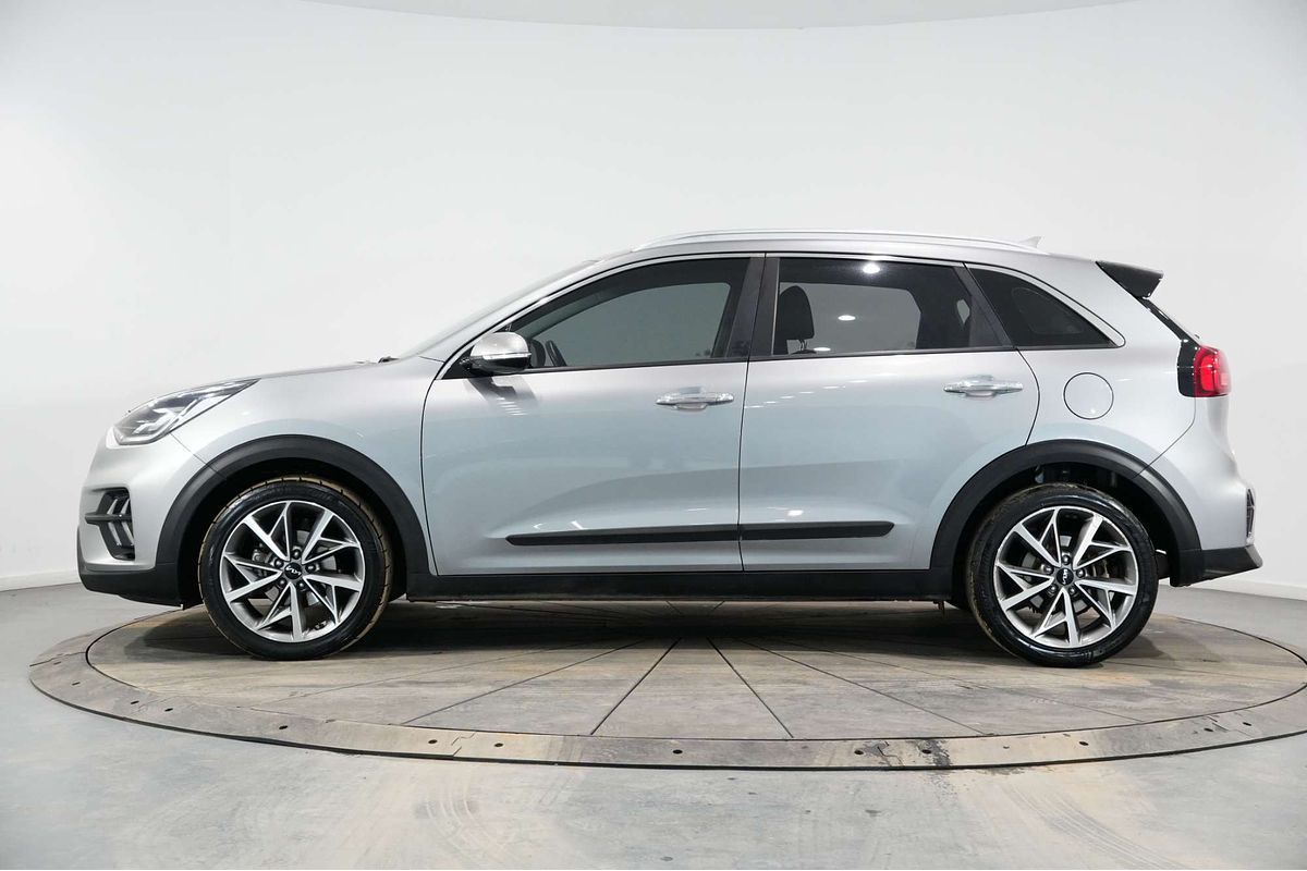 2022 Kia Niro Hybrid Sport DE