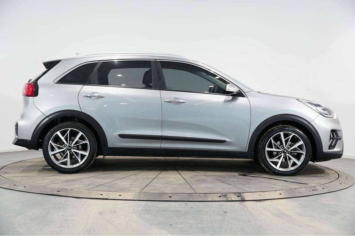 2022 Kia Niro Hybrid Sport DE